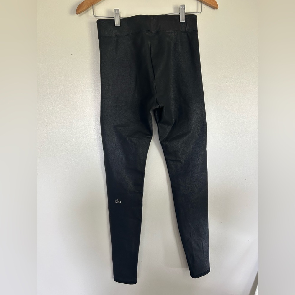 alo yoga leather high waist airbrush leg, size medium, black with grey cue